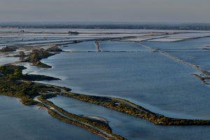 Camargue survol delta du Rhône format carte postale - vagabondphotos.ch