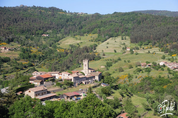 dans une vallée hameau - vagabondphotos.ch